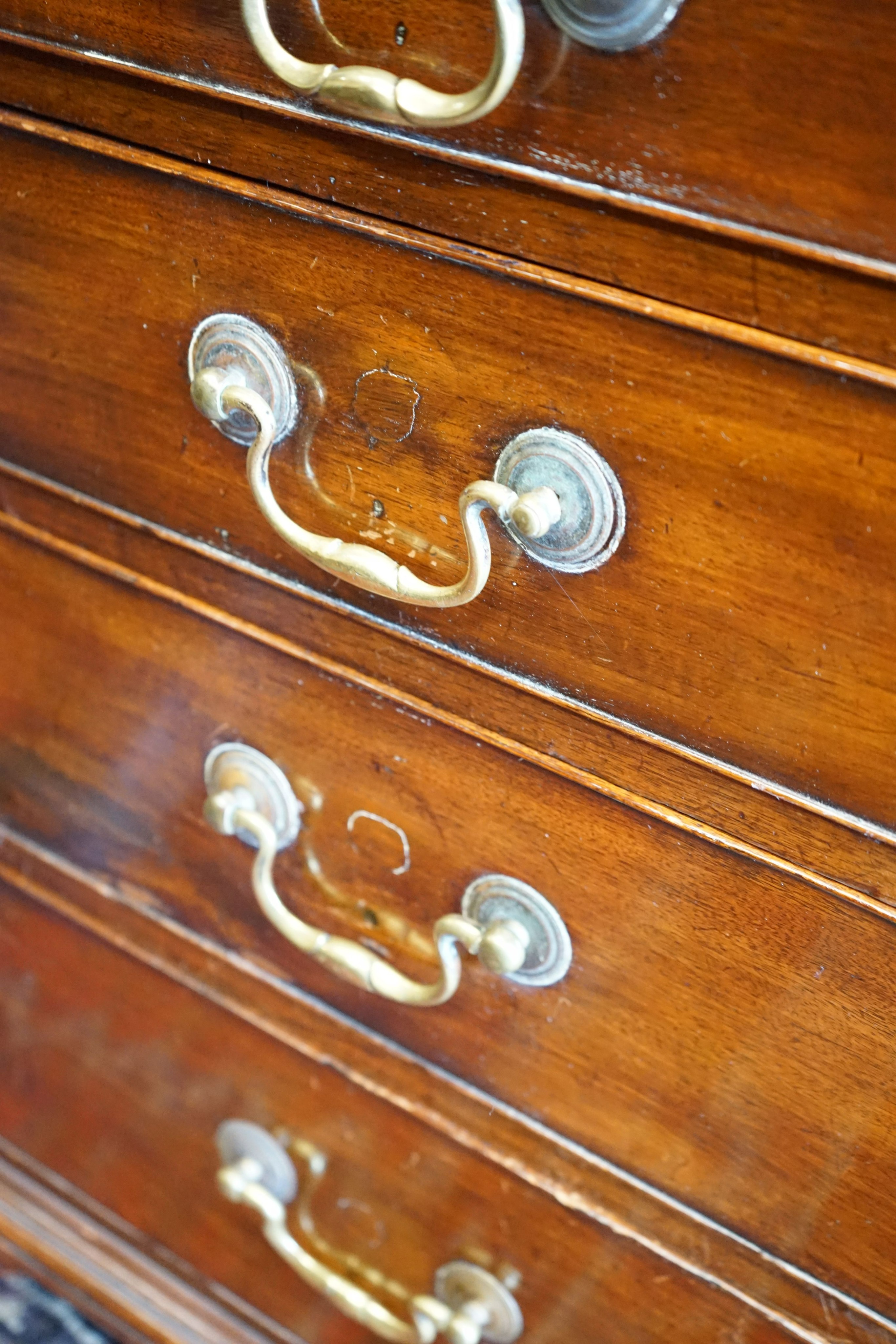 A George III mahogany cylinder bureau, width 127cm, depth 67cm, height 107cm